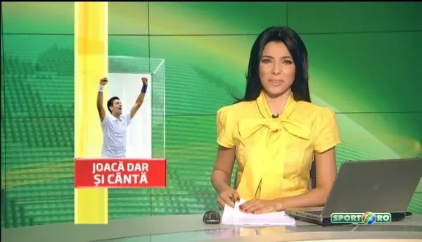 Djokovic s-a apucat de cantat! S-a lasat la fel de repede! A incercat sa imite o intreaga formatie si nu prea i-a iesit! VIDEO