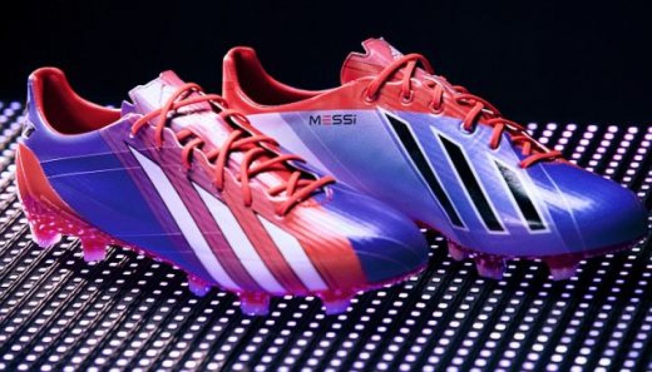 Cea mai tare reclama din toate timpurile! Il recunosti? Noile ghete Adidas nu au aratat niciodata atat de bine! VIDEO_1