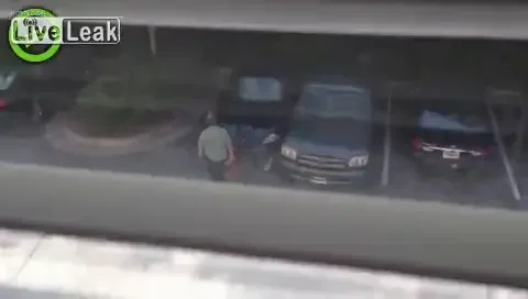 VIDEO N-a fost in stare sa-si parcheze masina corect si a fost PEDEPSIT! Ce surpriza a avut soferul: