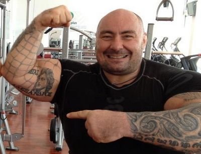 Concurenta GENIALA intre Schwarzenegger si Sandu Lungu! COLOSUL Romaniei si-a masurat bratul la sala! Vezi cat are in biceps si cu cat l-a luat pe Arnold: