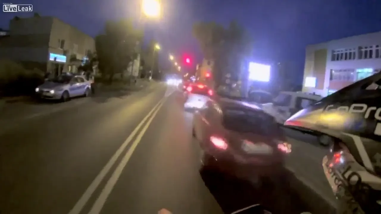 Puscarie, DIRECT! Gestul cu care un motociclist era sa ucida un politist! Ce s-a intamplat noaptea trecuta! VIDEO