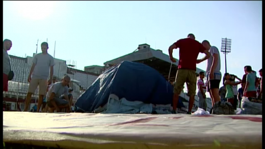 Protest extrem pe Giulesti: peste 30 de suporterii si-au instalat un cort pe gazon si au intrat in greva foamei! Sa plece Sandu si Dragomir VIDEO