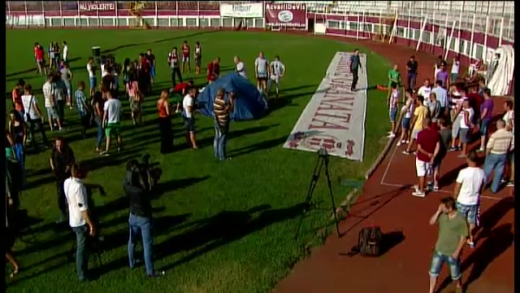 Protest extrem pe Giulesti: peste 30 de suporterii si-au instalat un cort pe gazon si au intrat in greva foamei! 