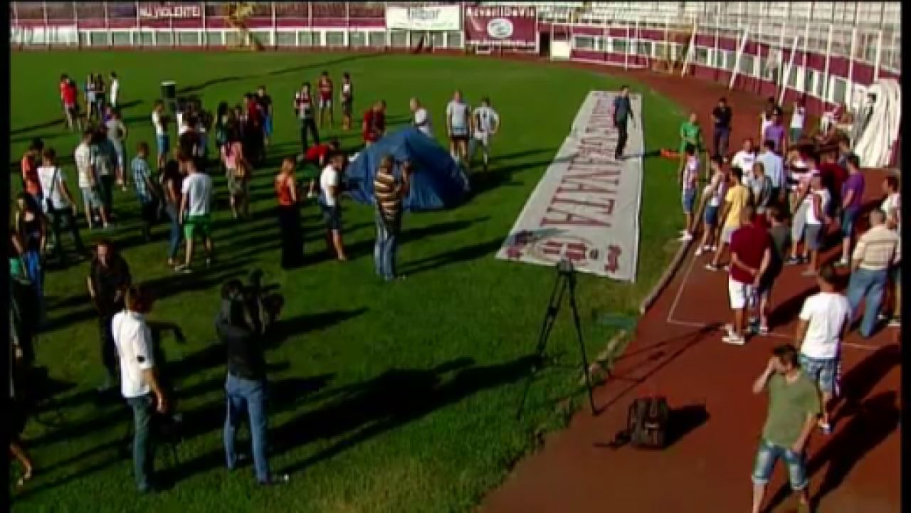 Protest extrem pe Giulesti: peste 30 de suporterii si-au instalat un cort pe gazon si au intrat in greva foamei!