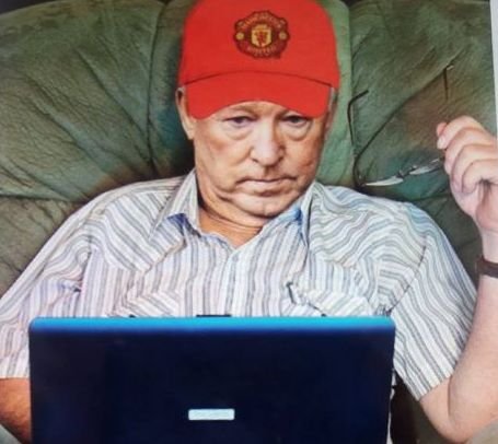La ce se uita in poza asta? FOTO FABULOS! Ce face Ferguson la 72 de ani! Ribery nu il mai 