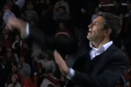 EPIC FAIL! A ajuns la spital dupa bucuria unui gol marcat! Cel mai ghinionist antrenor din lume:
