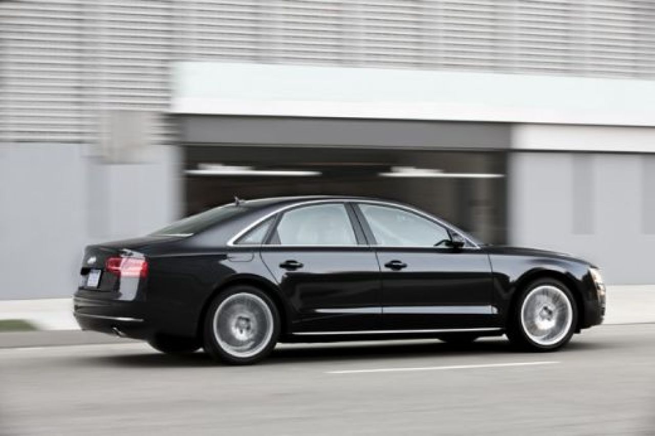FOTO Noul Audi A8 e gata de lansare! Ce schimbari au facut nemtii la limuzina de lux care a cucerit Europa:_8