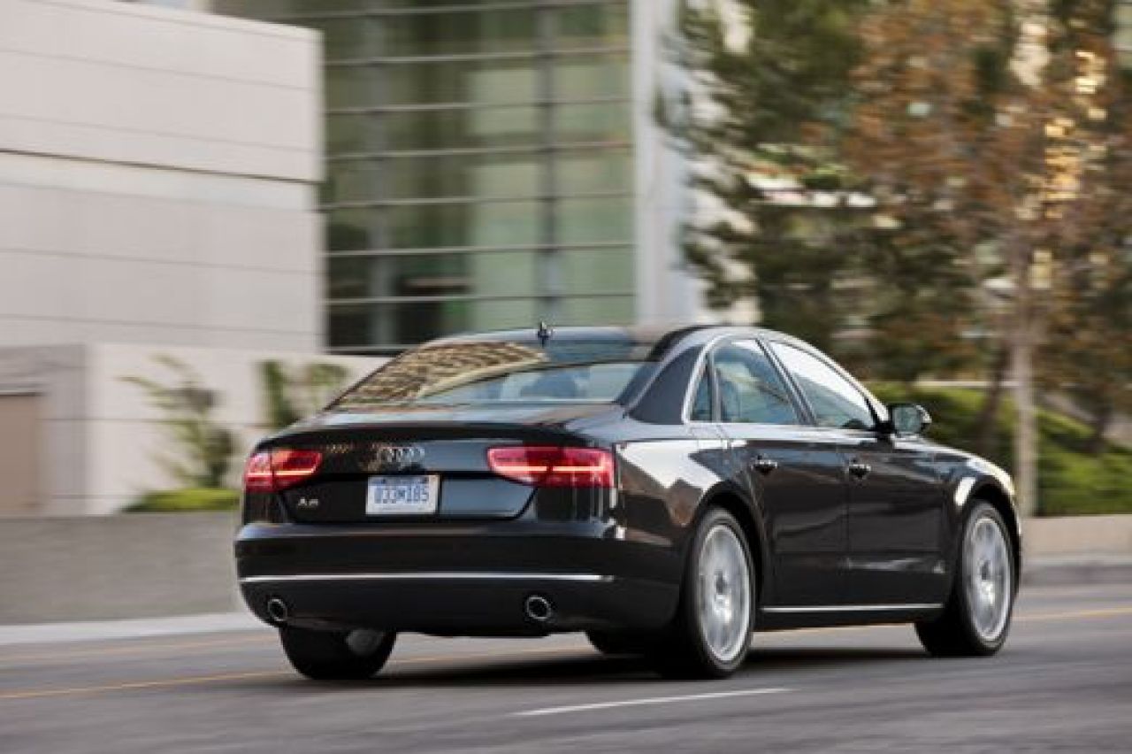 FOTO Noul Audi A8 e gata de lansare! Ce schimbari au facut nemtii la limuzina de lux care a cucerit Europa:_9