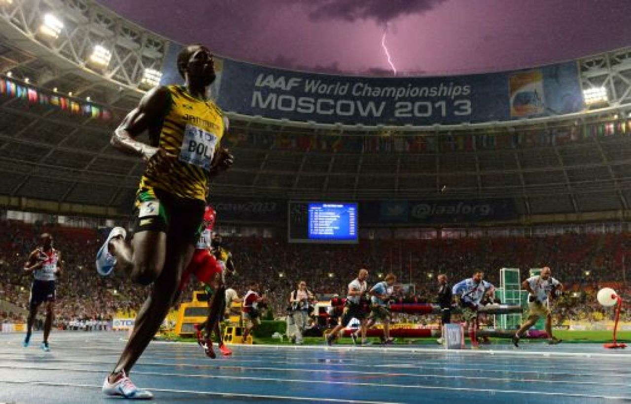 Dovada INCREDIBILA ca Bolt e un FULGER adevarat! Imaginea anului in sport! Ce a surprins un fotograf pe linia de sosire:_2