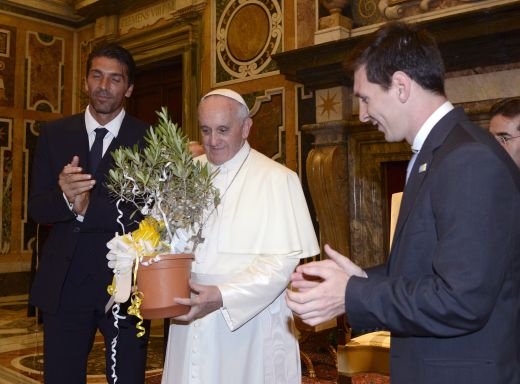 FOTO: Ziua in care Messi l-a cunoscut pe Papa! Jucatorii Italiei si Argentinei au mers la Vatican! Messi: 
