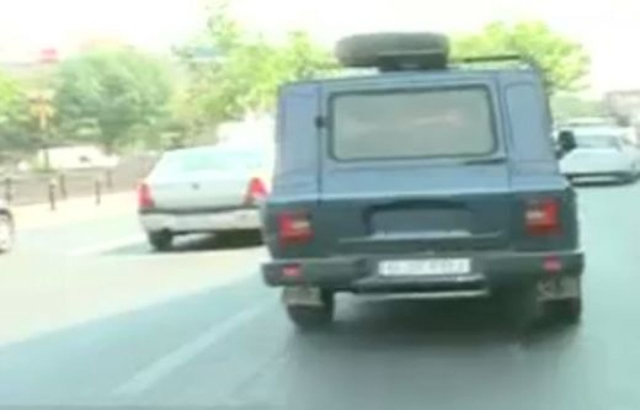 IMAGINI TERIBILE cu Becali! Patronul Stelei se topea de caldura in duba Politiei cand a fost surprins de camere! PRIMA REACTIE a lui Gigi:_2