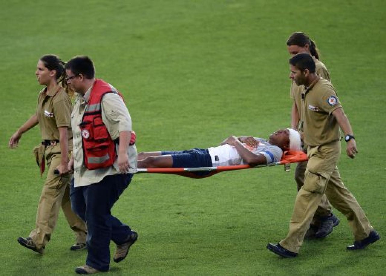 HORROR! Dirk Kuyt, mutilat dupa ce s-a dat cap in cap cu un coechipier! Abia il mai recunosti: FOTO SOCANT:_2