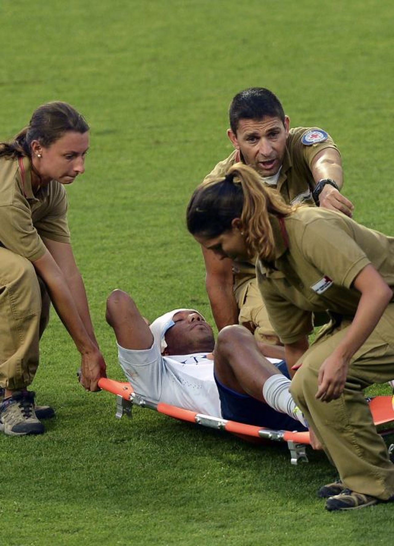 HORROR! Dirk Kuyt, mutilat dupa ce s-a dat cap in cap cu un coechipier! Abia il mai recunosti: FOTO SOCANT:_4
