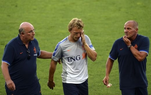 HORROR! Dirk Kuyt, mutilat dupa ce s-a dat cap in cap cu un coechipier! Abia il mai recunosti: FOTO SOCANT:_6