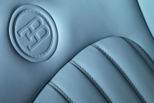 FOTO Un nou Bugatti Veyron face RAVAGII in buzunarele miliardarilor! Francezii au dedicat modelul unui pilot LEGENDAR! Cum arata:_14