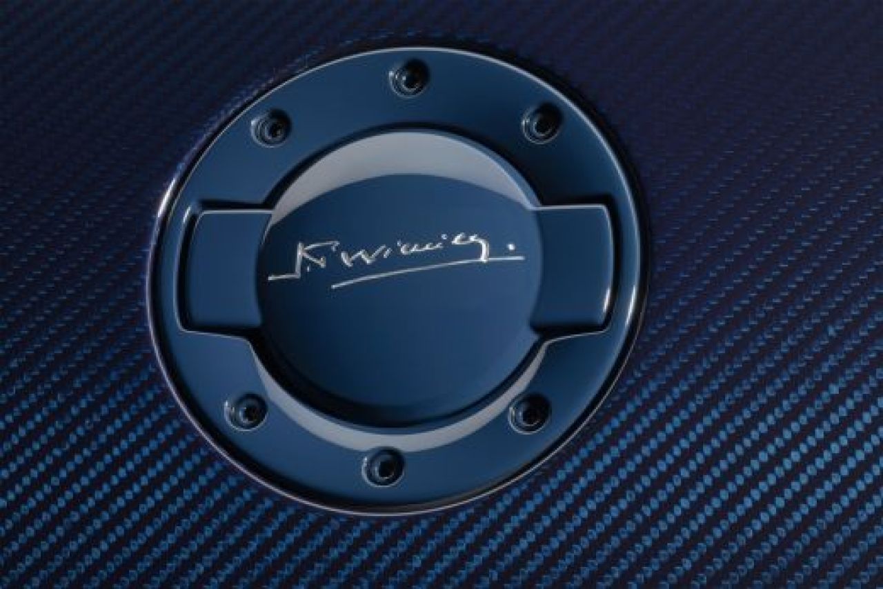 FOTO Un nou Bugatti Veyron face RAVAGII in buzunarele miliardarilor! Francezii au dedicat modelul unui pilot LEGENDAR! Cum arata:_18