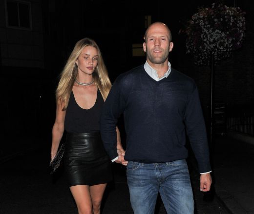 Aparitie CRIMINALA! Iubita lui Jason Statham i-a innebunit pe chelneri! Vezi in ce s-a imbracat la restaurant:_5