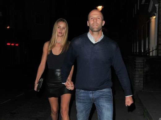 Aparitie CRIMINALA! Iubita lui Jason Statham i-a innebunit pe chelneri! Vezi in ce s-a imbracat la restaurant:_6