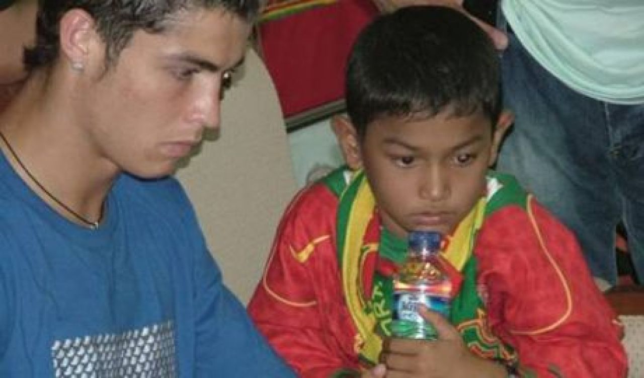 Ronaldo a PLANS pentru el! Un pusti de 7 ani a trecut de cutremur si tsunami! Povestea lui Martunis, baiatul care a stat 19 zile in jungla! L-a salvat tricoul Portugaliei!_2