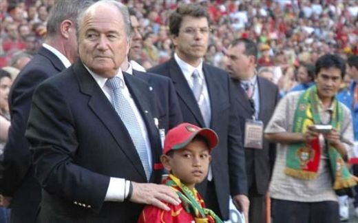 Ronaldo a PLANS pentru el! Un pusti de 7 ani a trecut de cutremur si tsunami! Povestea lui Martunis, baiatul care a stat 19 zile in jungla! L-a salvat tricoul Portugaliei!_4
