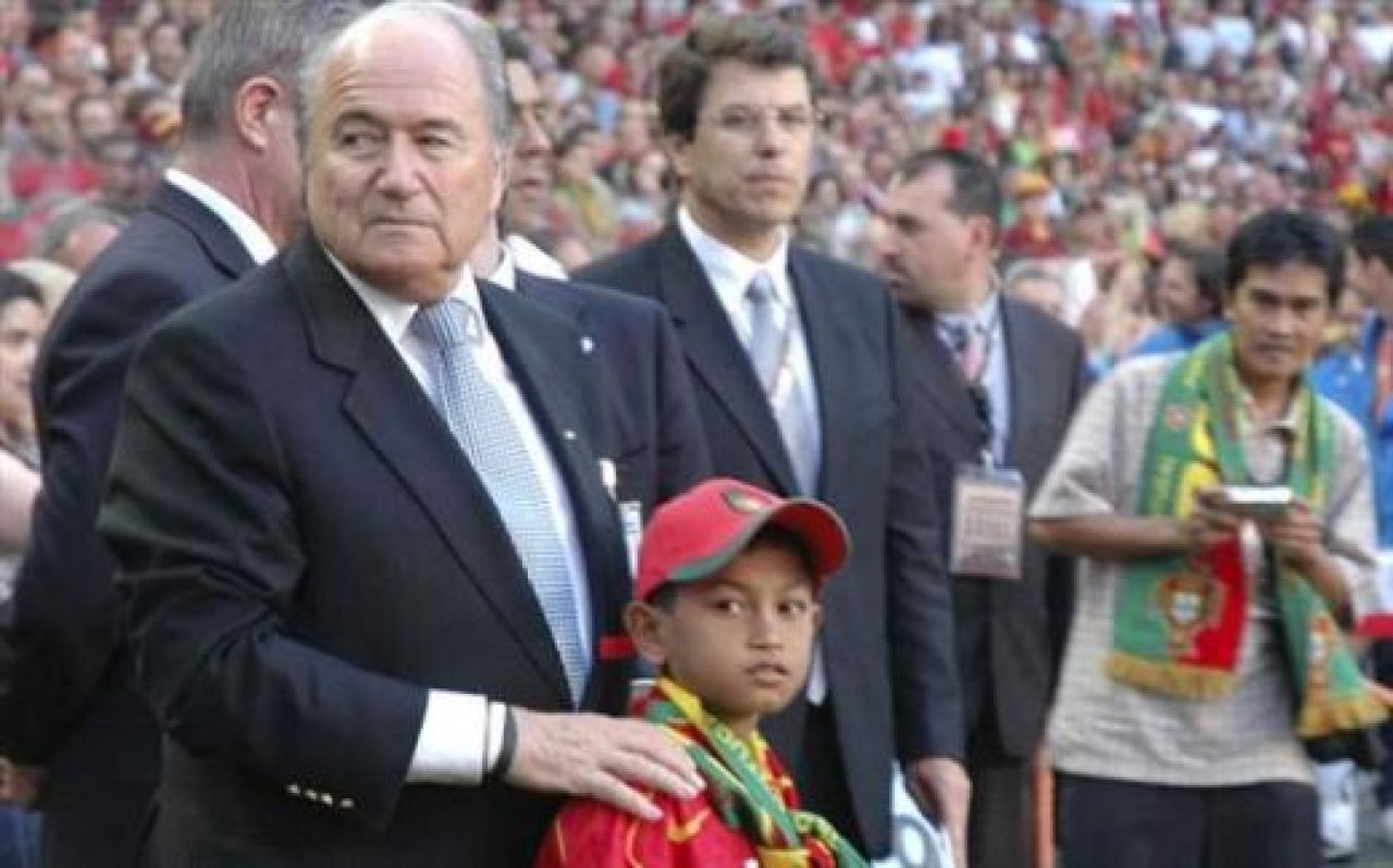 Ronaldo a PLANS pentru el! Un pusti de 7 ani a trecut de cutremur si tsunami! Povestea lui Martunis, baiatul care a stat 19 zile in jungla! L-a salvat tricoul Portugaliei!_4