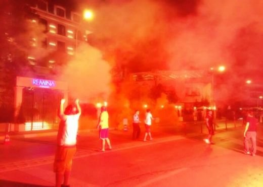Fanii lui Fenerbahce nu i-au lasat sa doarma pe jucatorii lui Arsenal! Au DINAMITAT hotelul: IMAGINI UNICE