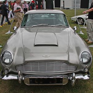 Povestea primului Rolls Royce Phantom tunat de tigani! Colectia impresionanta de masini The Beatles: