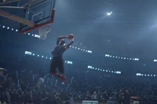 LeBron James le-a aratat fanilor ca stie sa dea SLAMURI: Probabil cea mai tare reclama din 2013! VIDEO