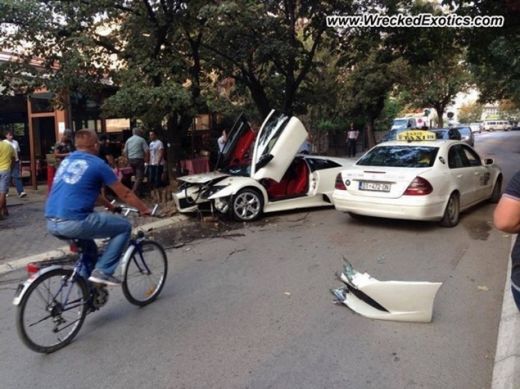 Femeia care a aflat ce PUTERE are un Lamborghini! Ce a patit la cateva minute dupa ce a primit-o cadou de la iubitul ei: FOTO!_4
