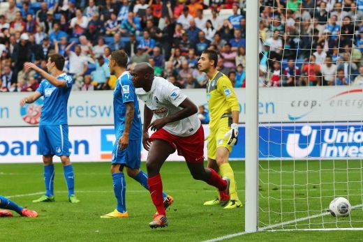 Un jucator de-al lui Arsenal a reusit o performanta greu de egalat! A primit 2 galbene in 90 de secunde la meciul de debut! Cum s-a terminat un meci THRILLER cu 6 goluri: VIDEO