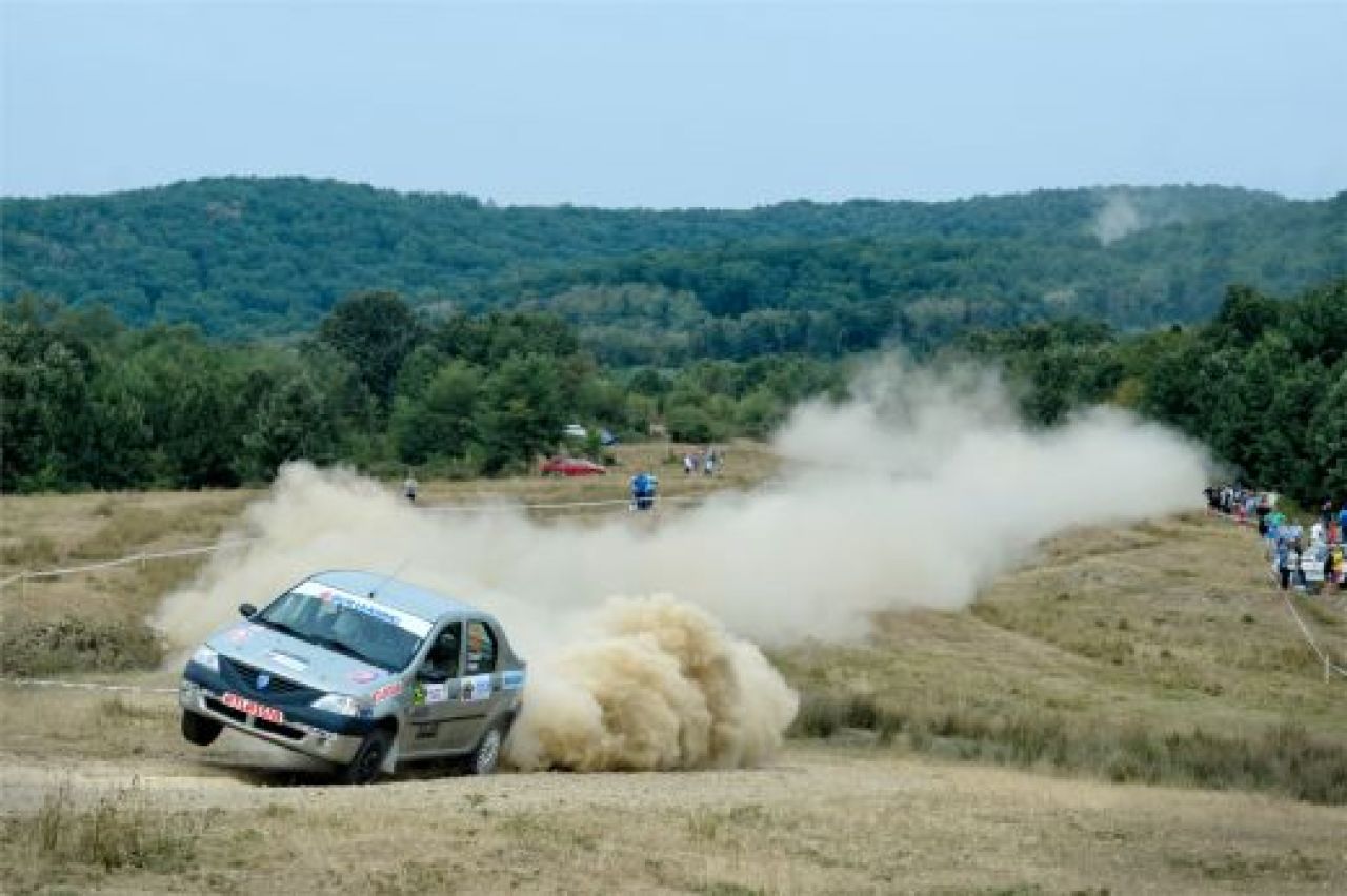 Ghinion pentru pilotii romani la Raliul Aradului! Ce locuri au ocupat pilotii BCR Leasing Rally Team:_3