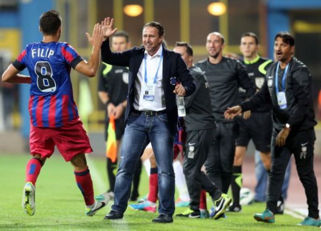 CALIFICARE! Steaua, a 7-a oara in grupele Ligii Campionilor! Stanciu si Piovaccari au marcat intr-un inceput PERFECT de meci! Legia 2-2 Steaua! Toate fazele meciului:_7