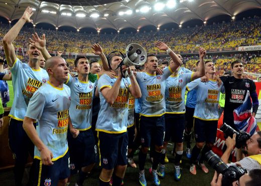 CALIFICARE! Steaua, a 7-a oara in grupele Ligii Campionilor! Stanciu si Piovaccari au marcat intr-un inceput PERFECT de meci! Legia 2-2 Steaua! Toate fazele meciului:_11