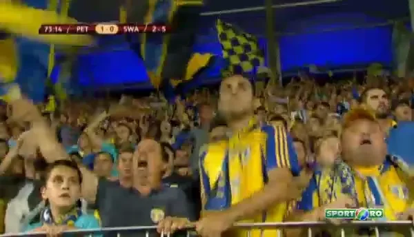 Moment INCREDIBIL la Ploiesti! Petrolul deschide scorul, Swansea egaleaza dupa doar cateva secunde! Reactia fanilor e UNICA in fotbal: VIDEO