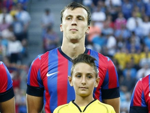 Fanii lui Tottenham sunt IN LOVE cu Chiriches! I-au facut un CANTEC SPECIAL dupa ce au aflat de gestul asta! Ce se va auzi in PELUZA cand intra Vlad pe teren: