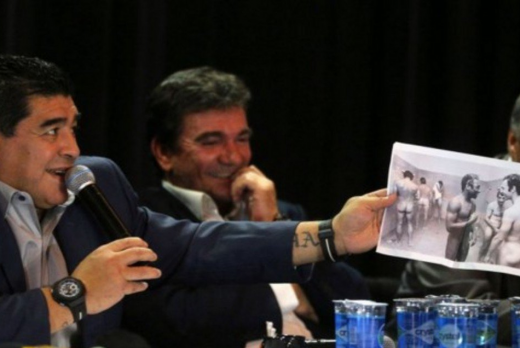 Maradona a ras cu LACRIMI de Pele: "Se crede mare? Uitati-va al el, a fost cel mai mic!" Gest scandalos al argentinianului: