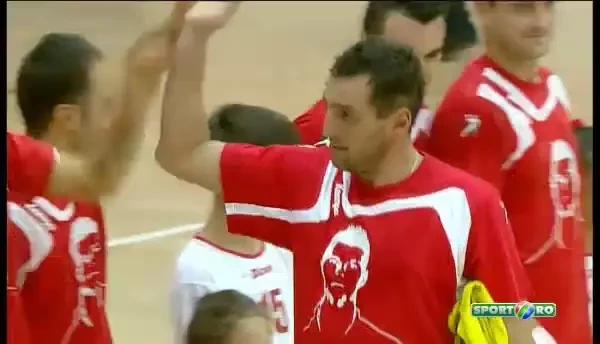 2000 de oameni in LACRIMI! Moment emotionant in onoarea lui Marian Cozma, toata lumea a plans! VIDEO