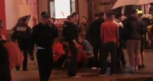 Scene de VIOLENTA incredibile! Trei fani englezi au fost INJUNGHIATI in Kiev de un grup de huligani: VIDEO