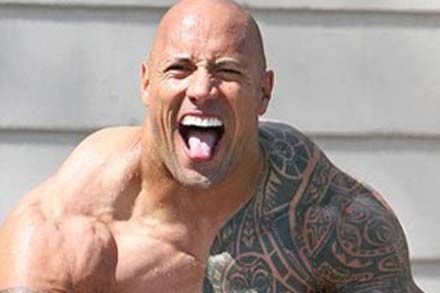 "OMG, are bratul cat PICIORUL meu!" The Rock s-a fotografiat in timp ce isi lucra bicepsii! Fanii au ramas muti: "E mai tare ca Arnold!"