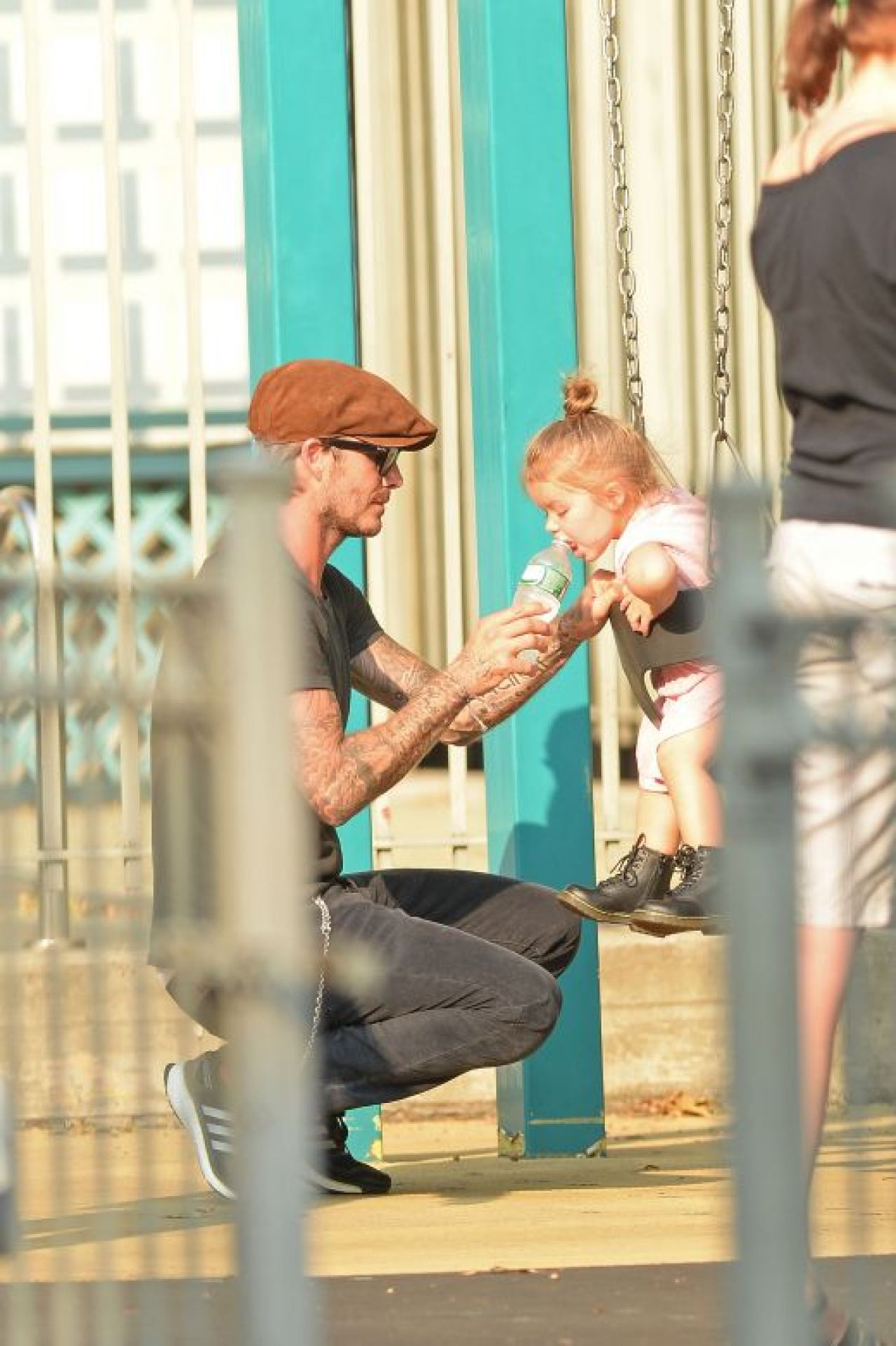 Victoria e GELOASA pe Beckham: A AGATAT un model Sports Illustrated in parculetul copiilor! FOTO_3