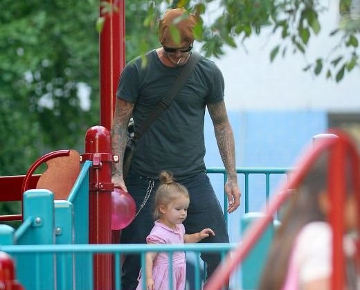 Victoria e GELOASA pe Beckham: A AGATAT un model Sports Illustrated in parculetul copiilor! FOTO_5