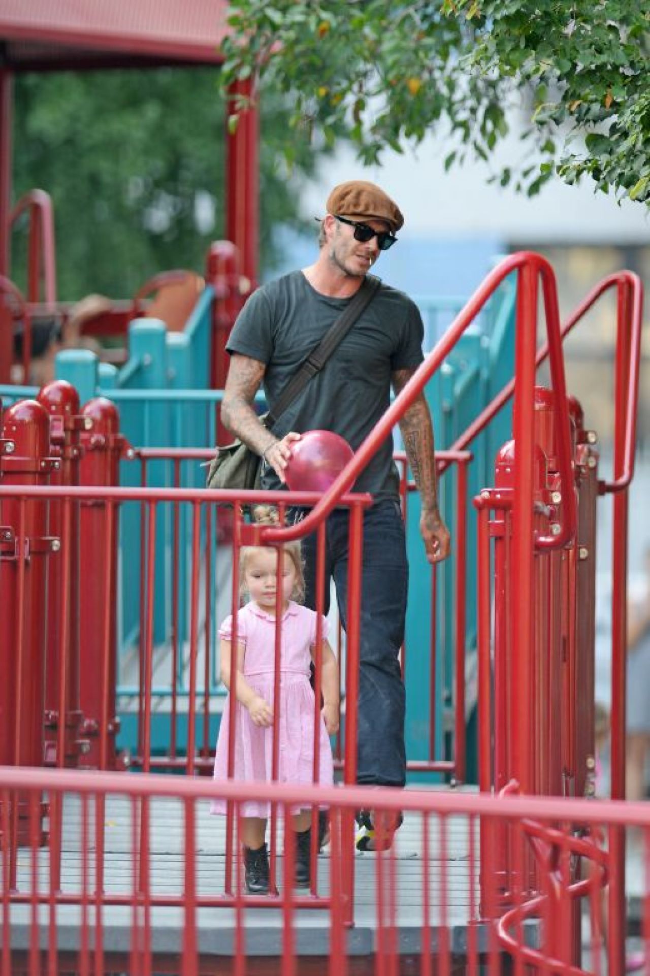 Victoria e GELOASA pe Beckham: A AGATAT un model Sports Illustrated in parculetul copiilor! FOTO_6
