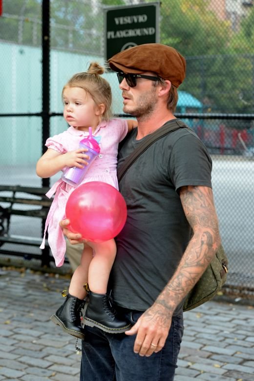 Victoria e GELOASA pe Beckham: A AGATAT un model Sports Illustrated in parculetul copiilor! FOTO_8