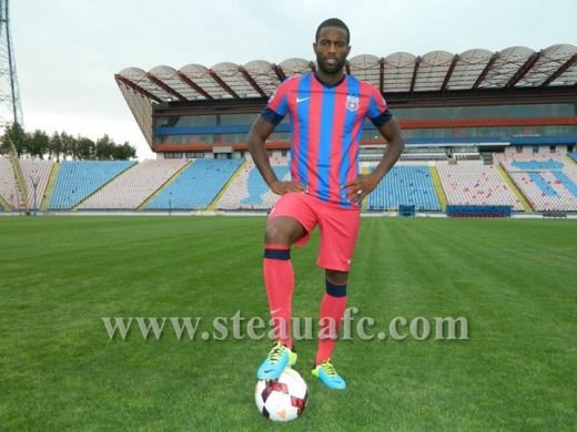 PRIMELE IMAGINI cu Varela in tricoul Stelei: 