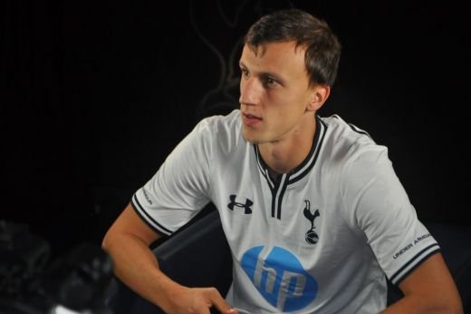 Chiriches, prima intalnire cu fanii lui Tottenham! Englezii i-au pus cele mai traznite intrebari: Iti plac vampirii? Cum se pronunta numele tau? Cat de sexy e AVB? :)