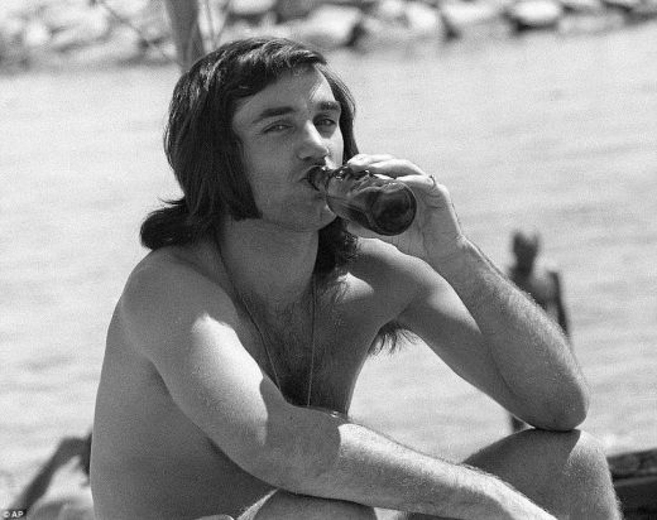 Fotbal, alcool si femei! 50 de ani de la debutul GENIULUI care si-a baut cariera! Pele si Maradona s-au inchinat in fata lui!_11