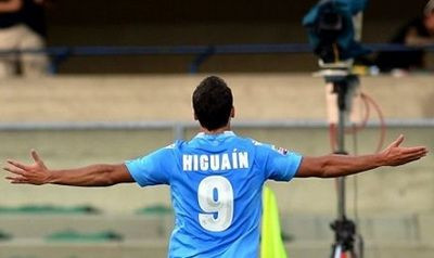 Moment DEMENTIAL dupa primul gol al lui Higuain pe San Paolo! Fanii au tipat din toti plamanii pentru ZEUL lor! VIDEO