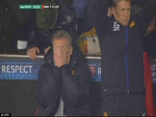 Moyes n-a mai putut sa priveasca! Rooney si Van Persie candideaza la ratarile anului! Au trimis INCREDIBIL pe langa poarta goala! VIDEO: