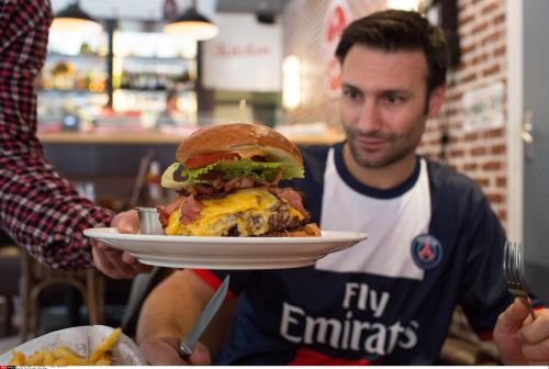 GEST incredibil pentru Zlatan! Ibra e primul jucator care are propriul burger: 