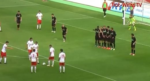 Cel mai frumos gol de echipa din 2013: Au jucat TEATRU in fata zidului si le-a iesit o schema MAGICA! VIDEO